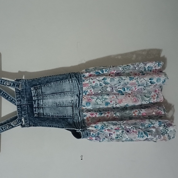 Jordache Other - Bib floral  overalls